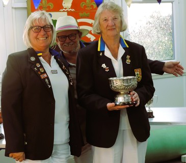 Ladies 3 Woods Champion Linda Clark