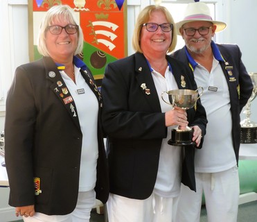 Ladies Junior Champion Stephanie Brown